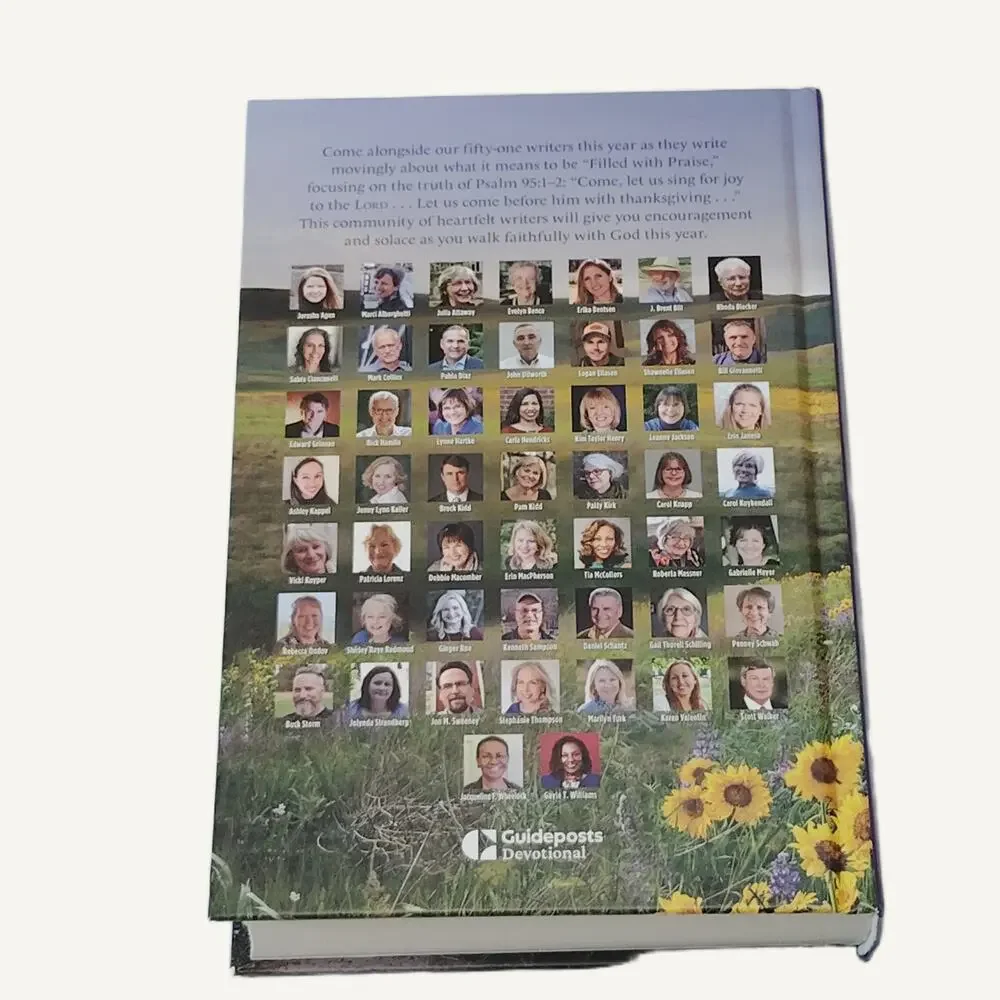 Guideposts Walking in Grace 2023 Hardcover Daily Devotions to Draw You Closer